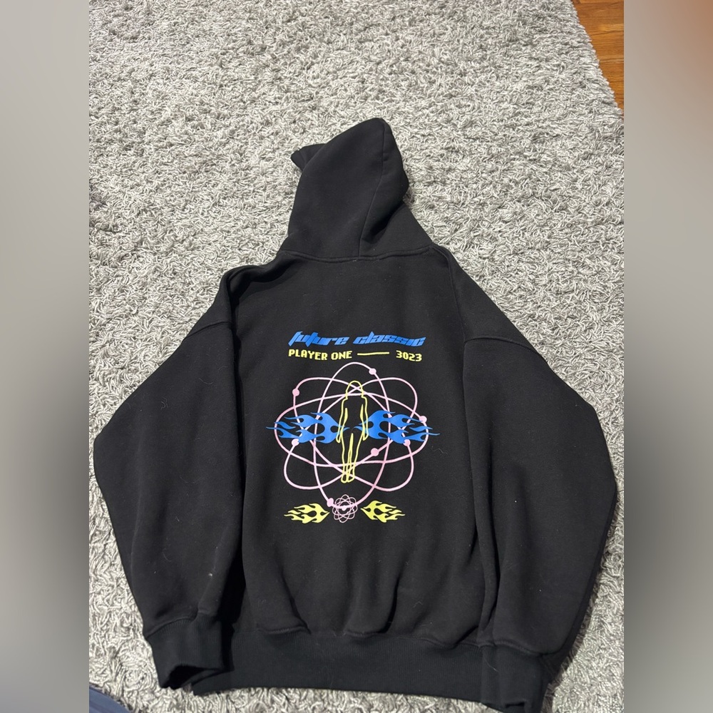 Princess Polly Hoodie 
Size: US 6 Color: Black